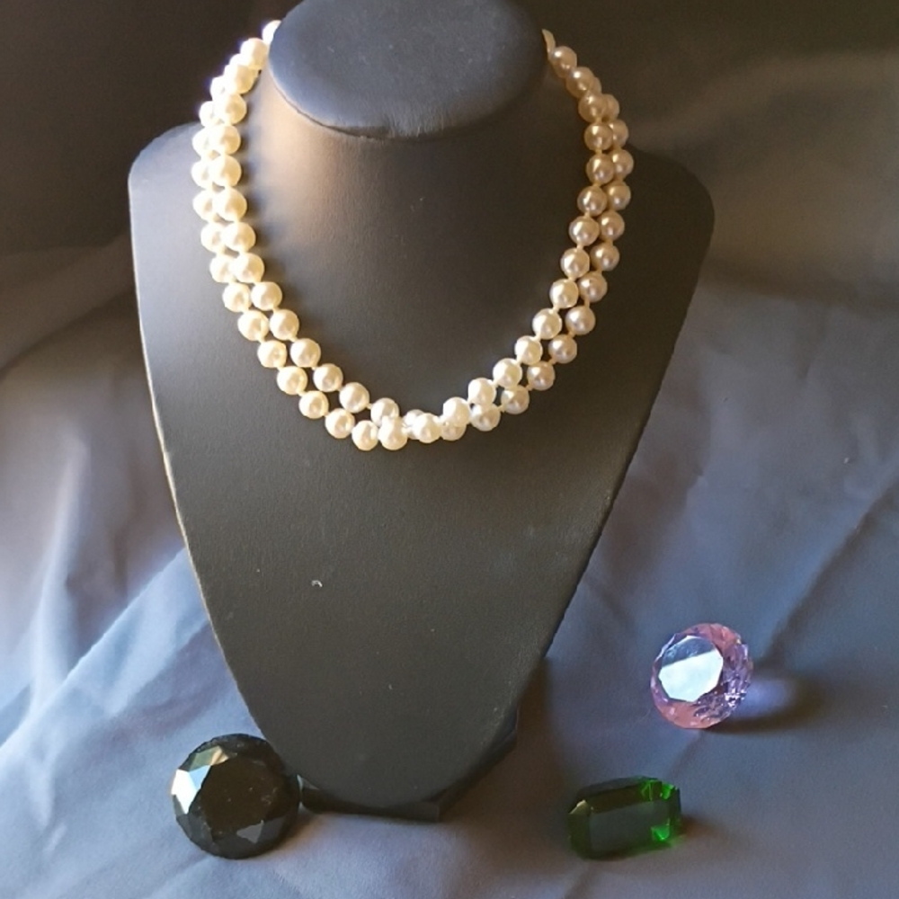 Elegant Pearl Necklace